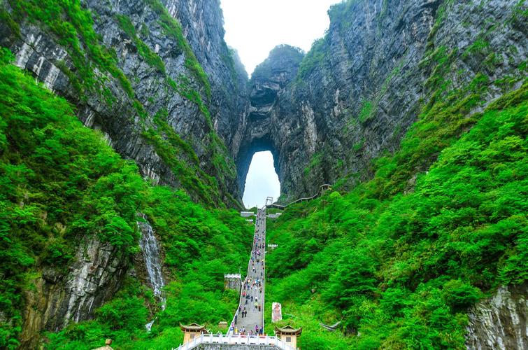 2025澳门天天开好彩大全开奖记录和张家界溶洞被排污水与张家界溶洞被排污水淹没