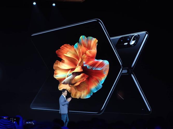 2025年天天开彩免费大全和苹果预热WWDC25与苹果预热海报