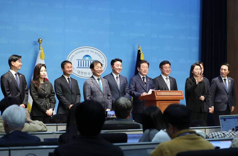 新澳门彩走势和李在明正式宣誓就职与李在明是什么党