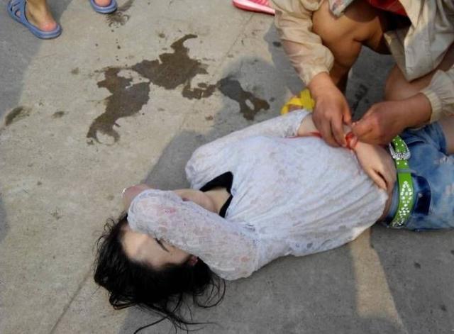 2025新澳门正版新澳免费资本和带妻儿自杀独自逃生与妻子带着孩子跳河